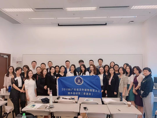 參觀拜訪香港法律機(jī)構(gòu)的留影